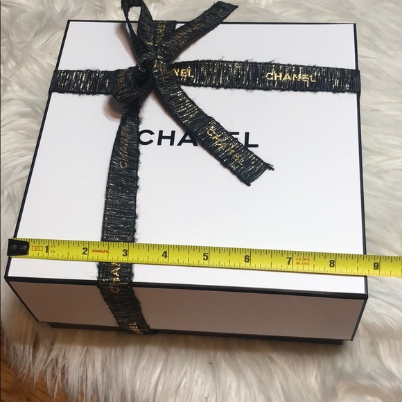 100% Auth CHANEL GIFT BOX w/ RIBBON - Picture 9 of 11